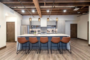 Walkable Downtown Loft with King Bed & Self Check in